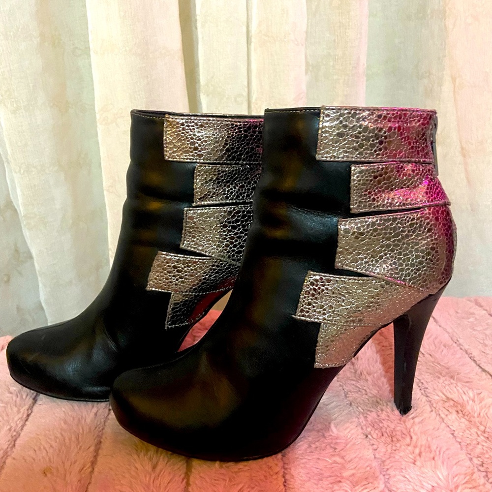 Michael Antonio booties-black and silver
